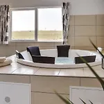 Hébergement de vacances Stunning Home In Bogense With Sauna *