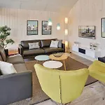 Hébergement de vacances Stunning Home In Bogense With Sauna